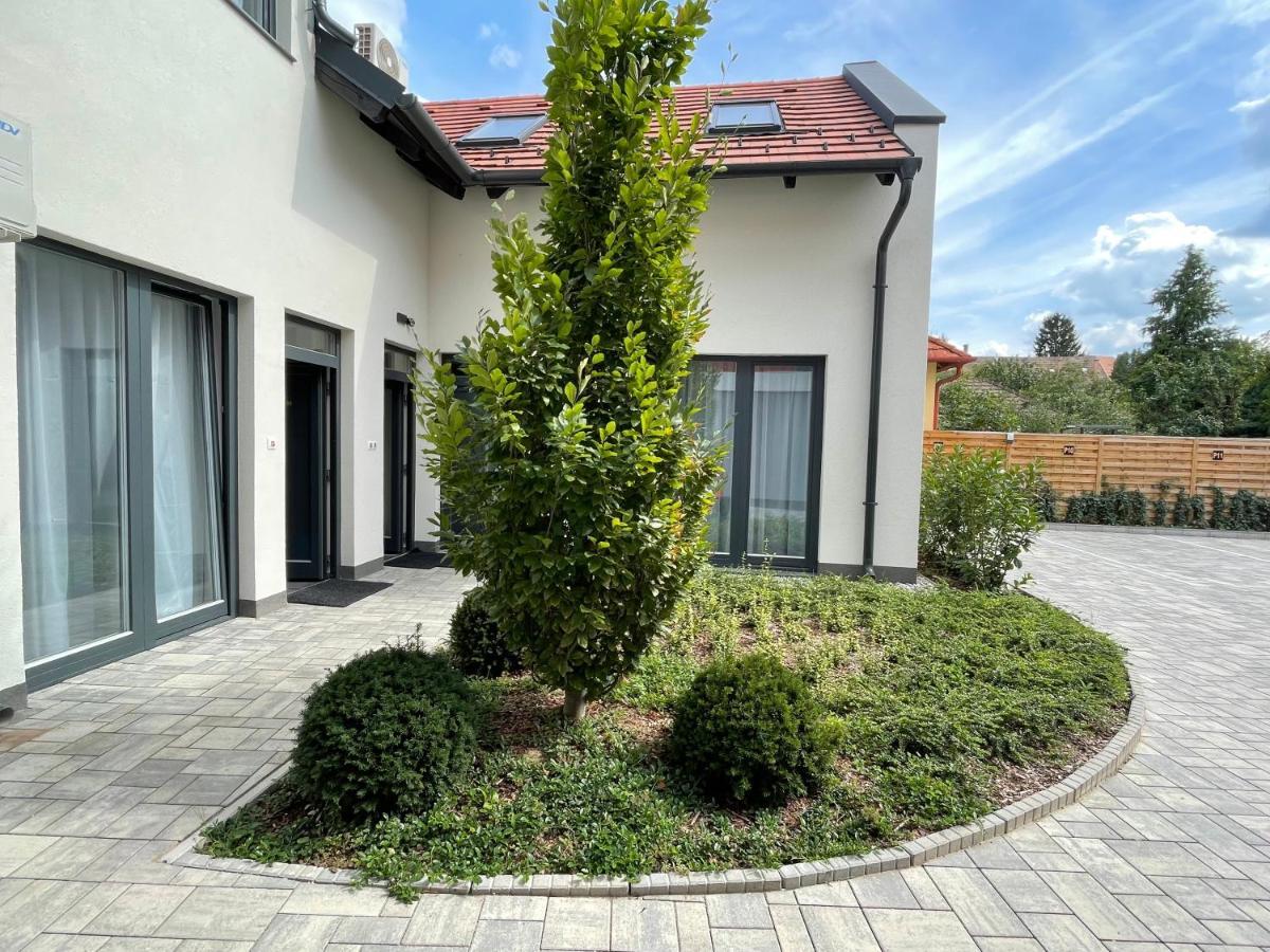 Dotis Apartman Tata Exteriér fotografie