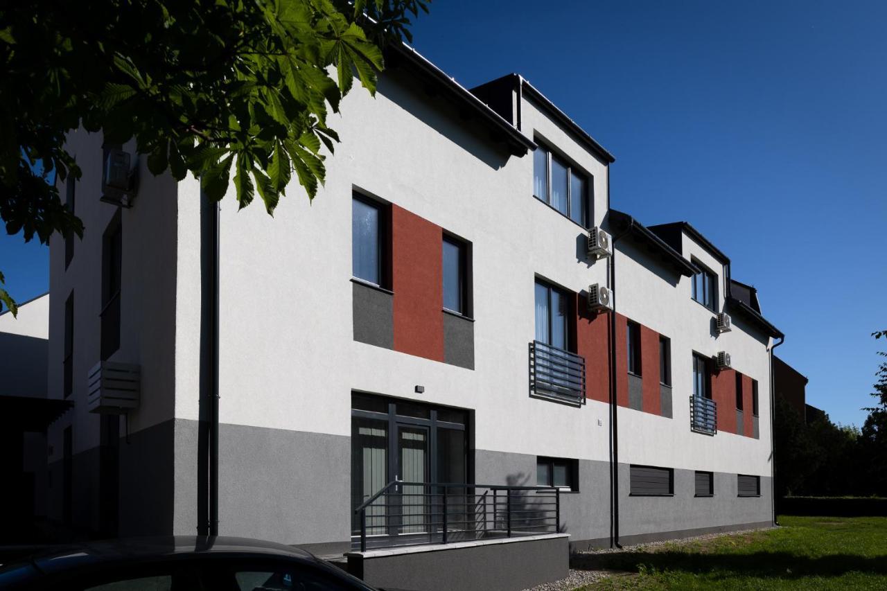 Dotis Apartman Tata Exteriér fotografie