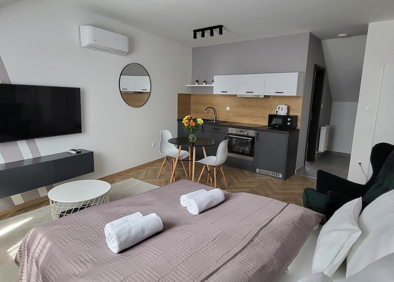 Dotis Apartman Tata Exteriér fotografie