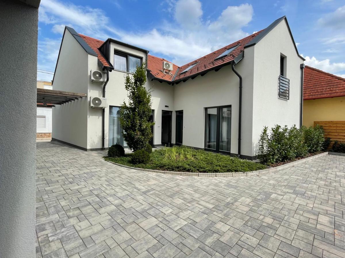 Dotis Apartman Tata Exteriér fotografie