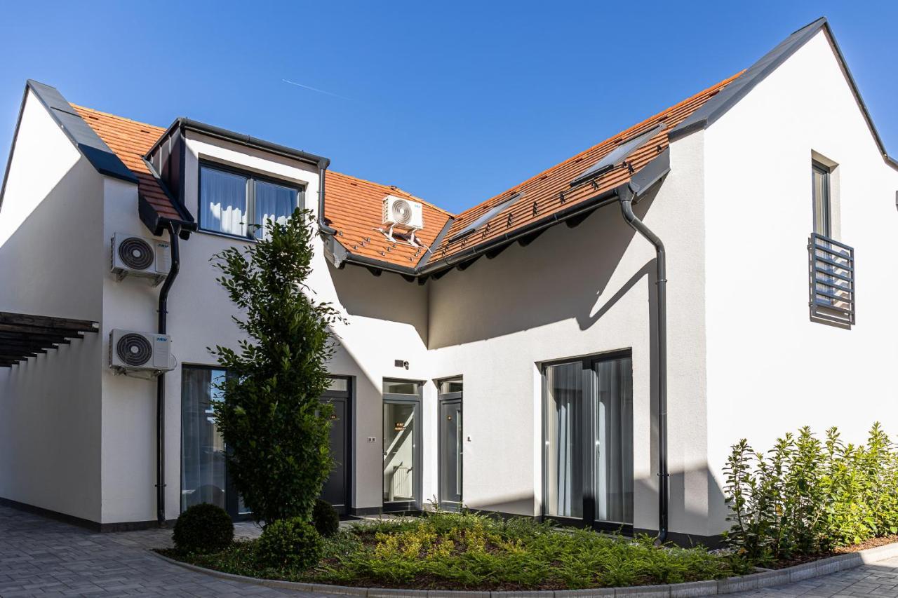 Dotis Apartman Tata Exteriér fotografie